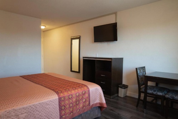 Maywood Inn image 13